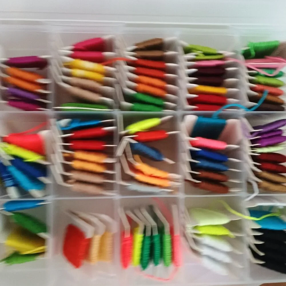 Embroidery Lot 99 Bobbins Floss in Case+ 3 Hoops + X Stitch Fabric 15x18